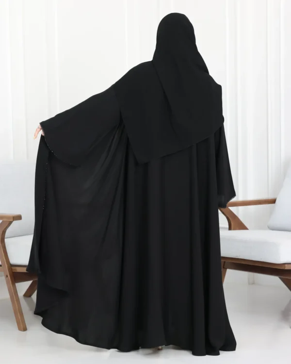 ⁦عباية كلوش بشك اسود محددة⁩ - الصورة ⁦4⁩