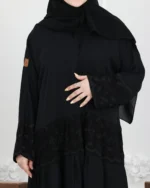 ⁦عباية كلوش هندي بطبقات مطرزه اسود⁩ - الصورة ⁦3⁩