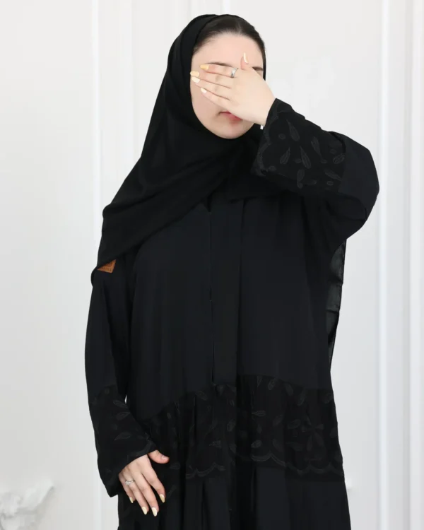 ⁦عباية كلوش هندي بطبقات مطرزه اسود⁩ - الصورة ⁦4⁩