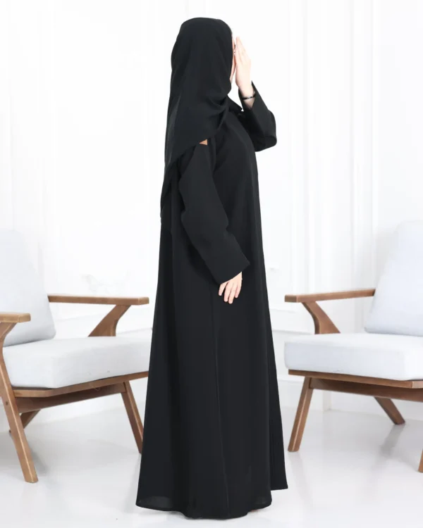 ⁦عباية رنا اسود ناعمة بكسرة من الخلف⁩ - الصورة ⁦5⁩
