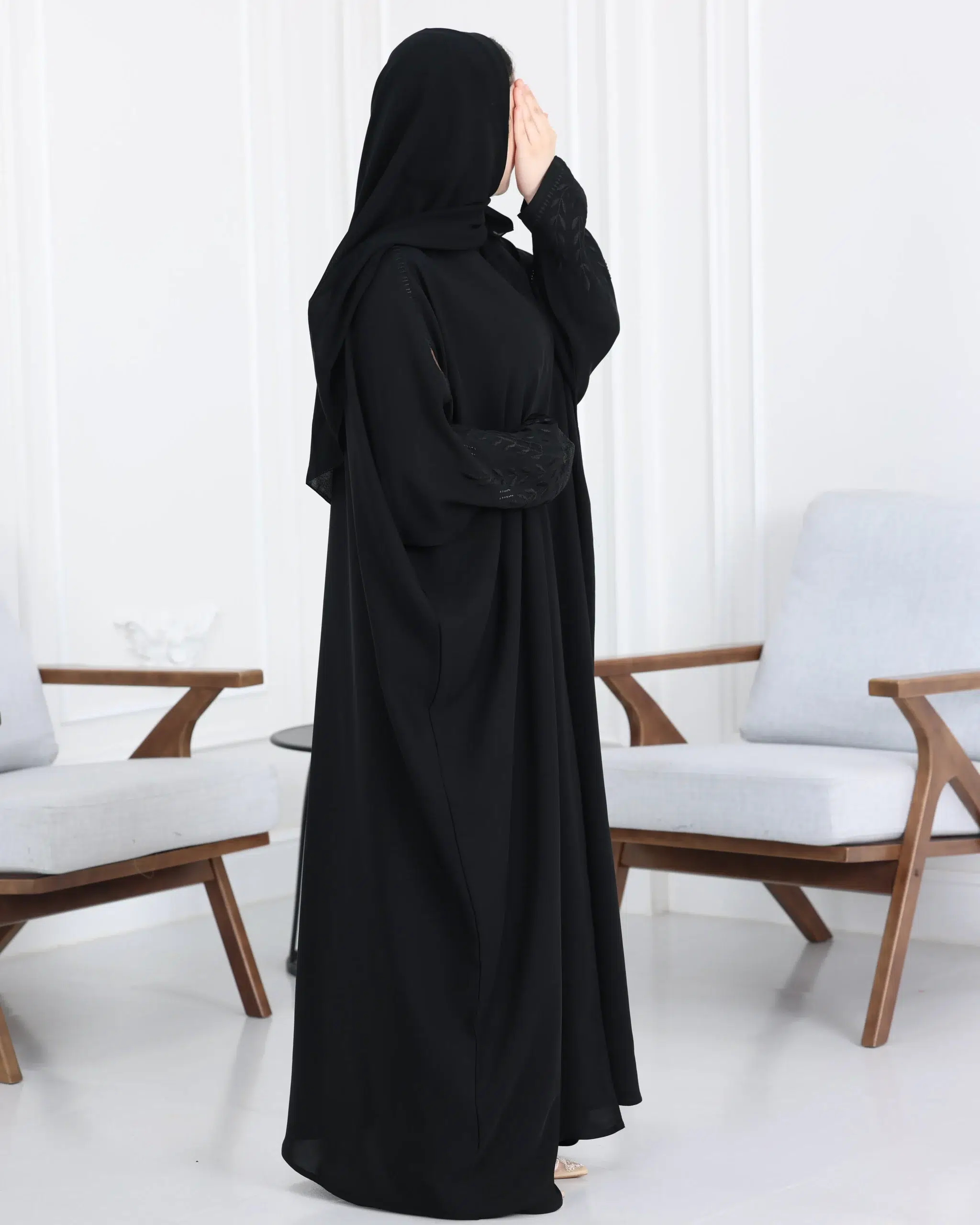 ZA-0815 (3) عباية بشت بتطريز شك اسود مخفي على اكمام - الصورة 1