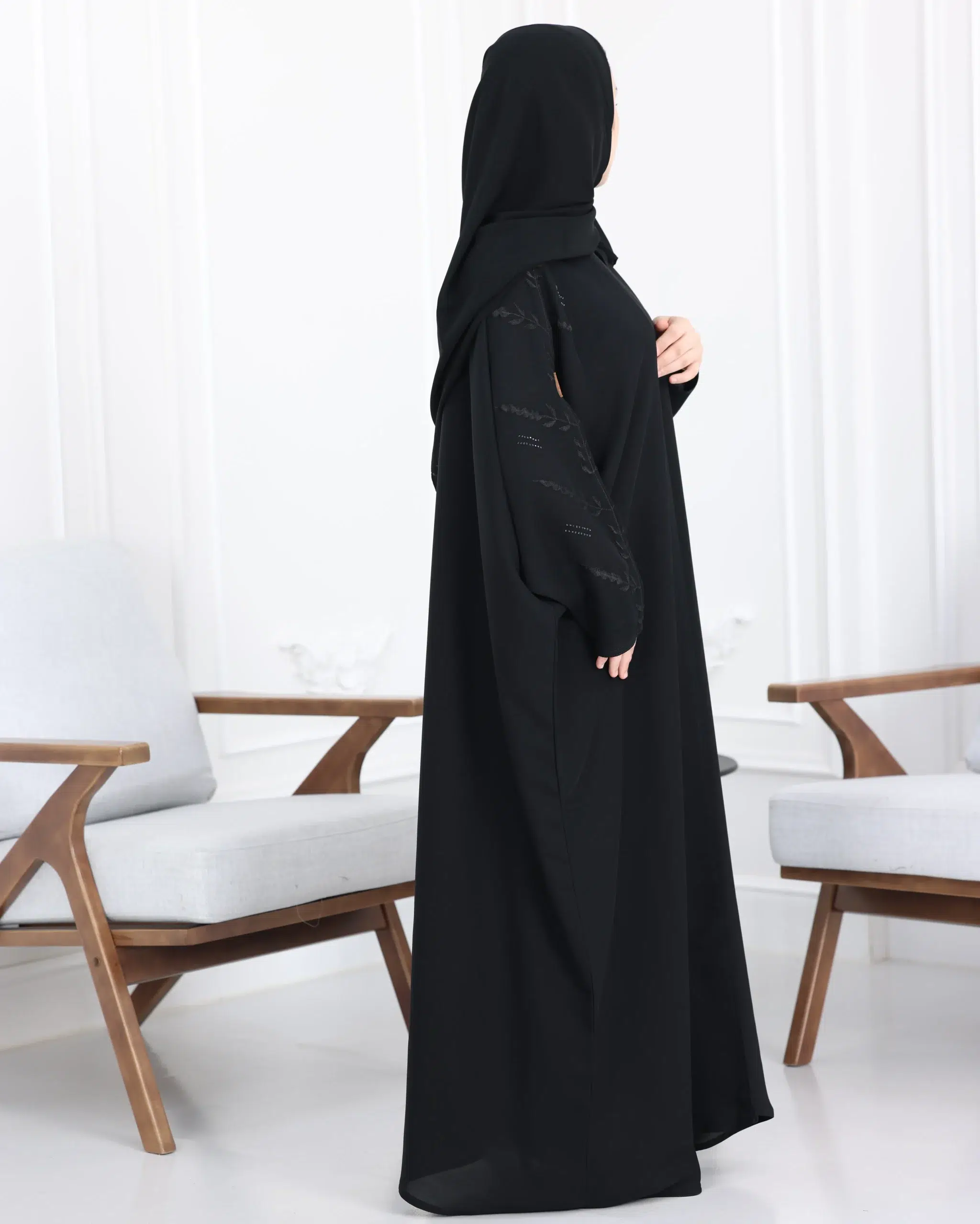 ZA-0818 (6) عباية بشت بتطريز شك اسود مخفي على اكتاف - الصورة 1