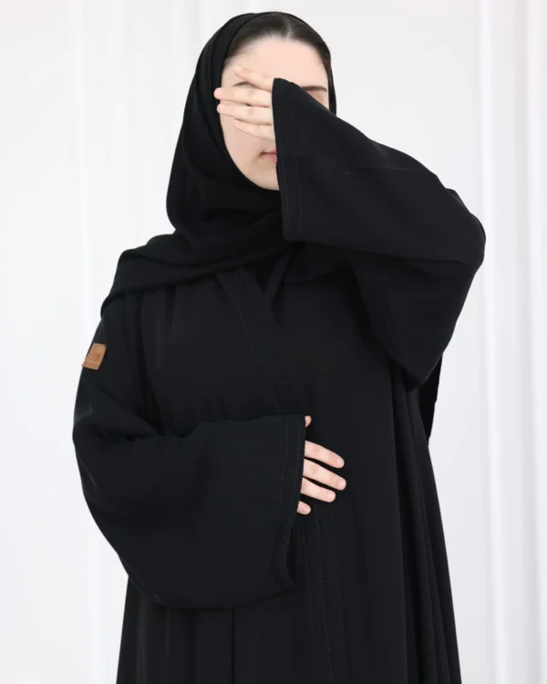 عباية احلام كلوش مزينة بخيوط مخفية اسود ناعم