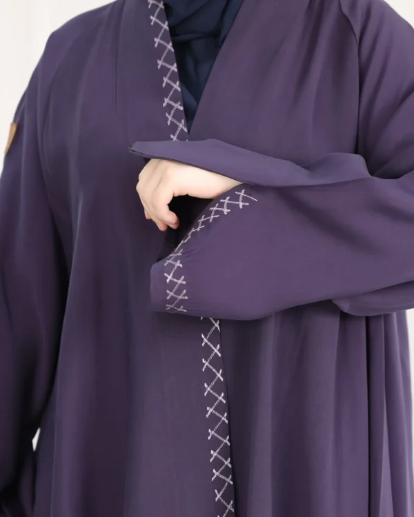 ⁦عباية آية كلوش موف بتطريز شك مخفي⁩ - الصورة ⁦2⁩