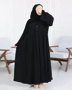 عباية ساده مغلقه بزراير مزينه نص كلوش محدد من الأكمام واجناب