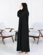 ⁦عباية ساده مغلقه بزراير مزينه نص كلوش محدد من الأكمام واجناب⁩ - الصورة ⁦6⁩