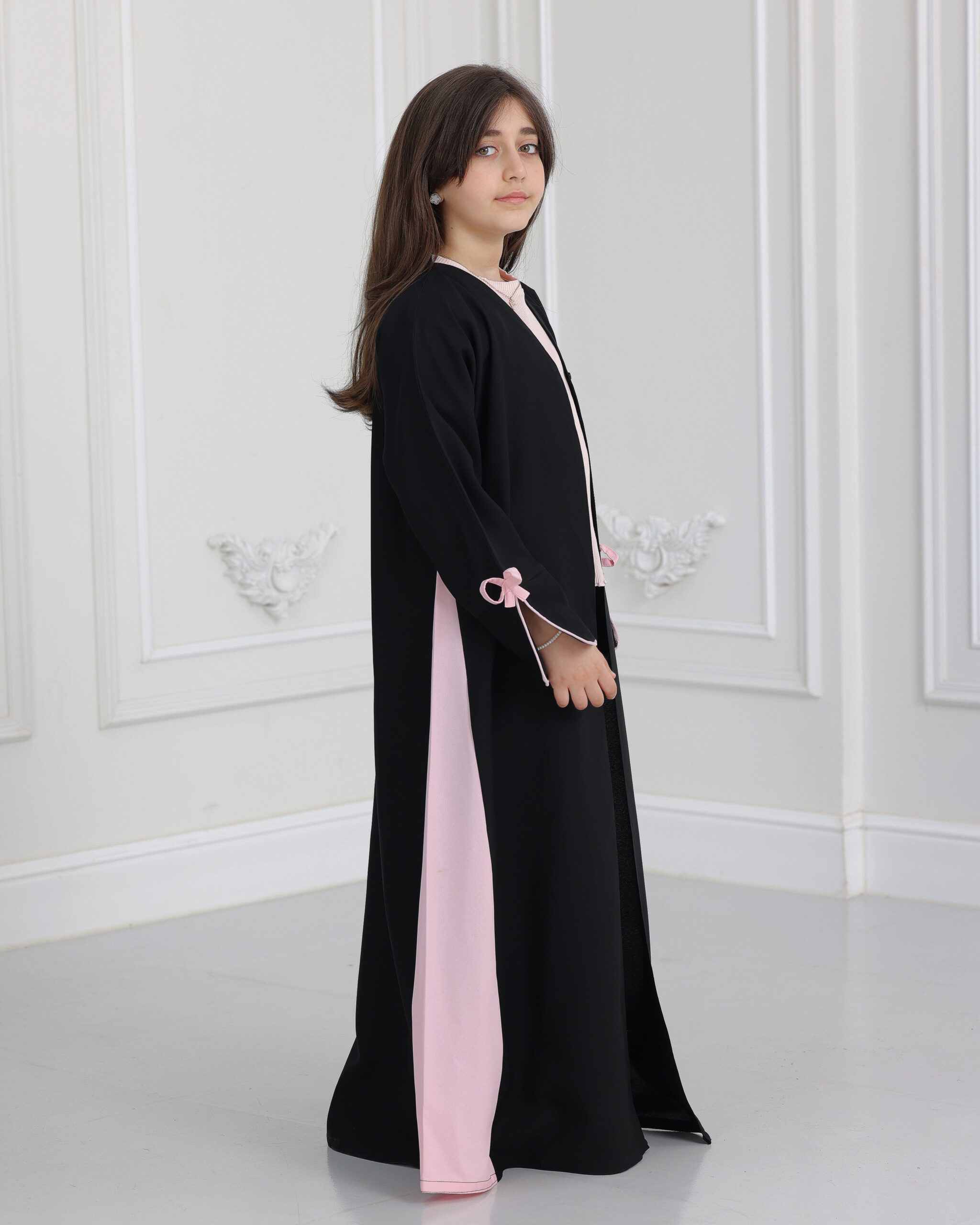 عباية بناتي فيونكة بلون وردي