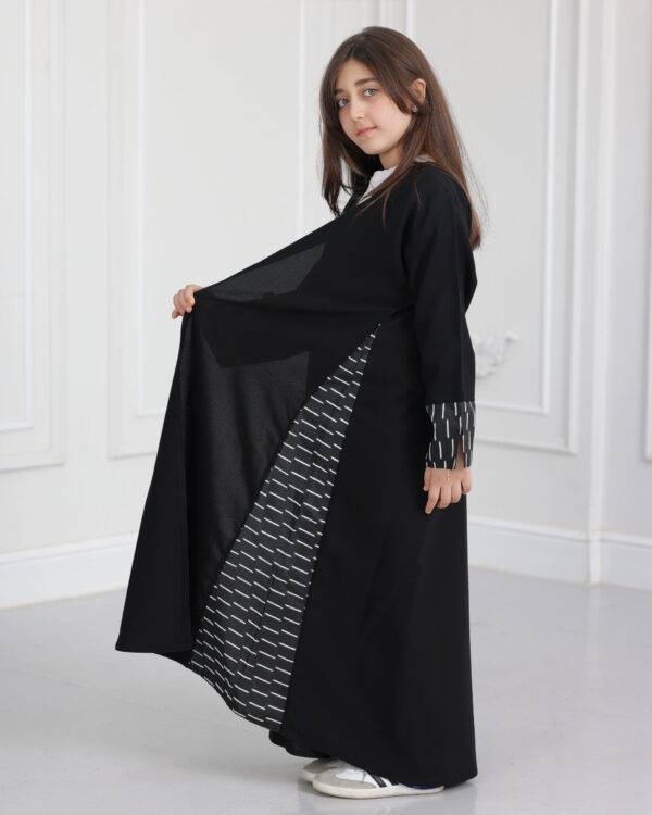 ⁦عباية بناتي مندمجة بجاكار خطوط ابيض⁩ - الصورة ⁦4⁩