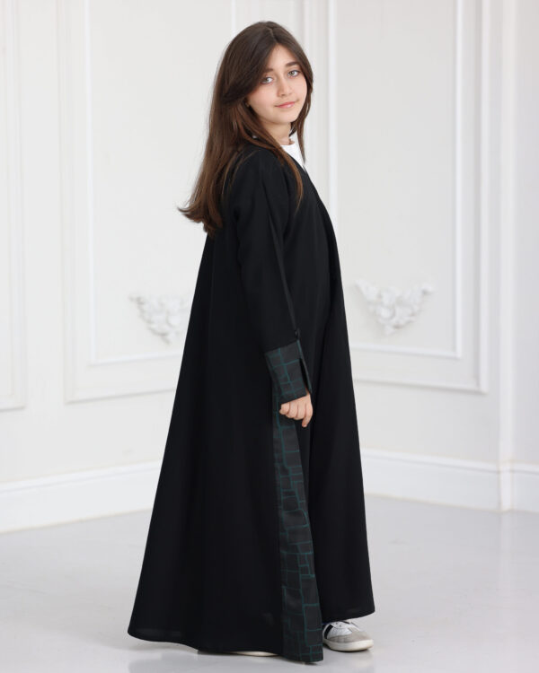 عباية بناتي مندمجة بجاكار خطوط اخضر