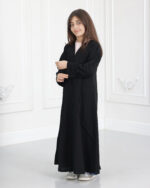 ⁦عباية بناتي محددة بقيطان اسود⁩ - الصورة ⁦3⁩