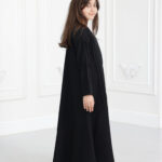 عباية بناتي محددة بقيطان اسود