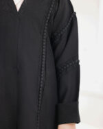 ⁦عباية بناتي محددة بقيطان اسود⁩ - الصورة ⁦2⁩