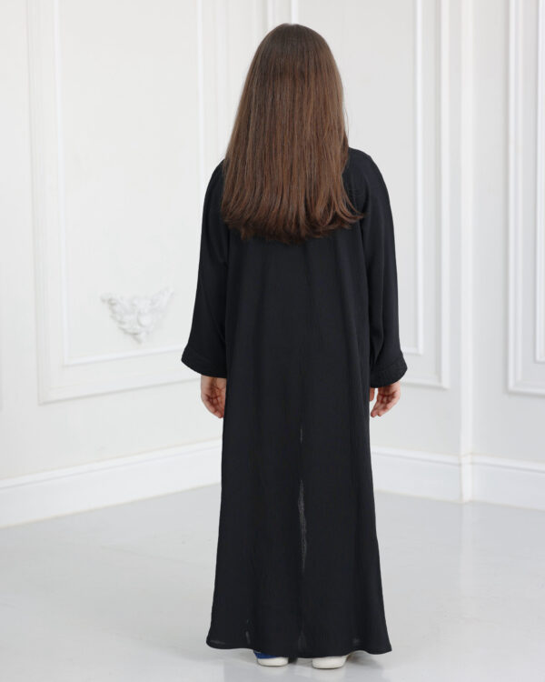 ⁦عباية بناتي سي واي مطرزة باسود⁩ - الصورة ⁦3⁩