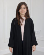 ⁦عباية بناتي سي واي مطرزة باسود⁩ - الصورة ⁦2⁩