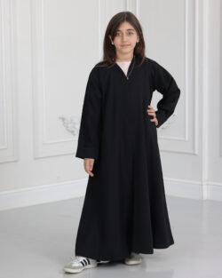 عباية بناتي مطرزة بورود اسود على اكمام