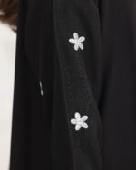 ⁦عباية بناتي مطرزة بورود ابيض على اكمام⁩ - الصورة ⁦2⁩