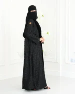 ⁦عباية مخمل مدمجة من اطرف بدانتيل⁩ - الصورة ⁦2⁩