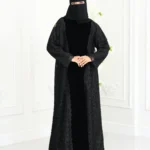 عباية مخمل مدمجة من اطرف بدانتيل