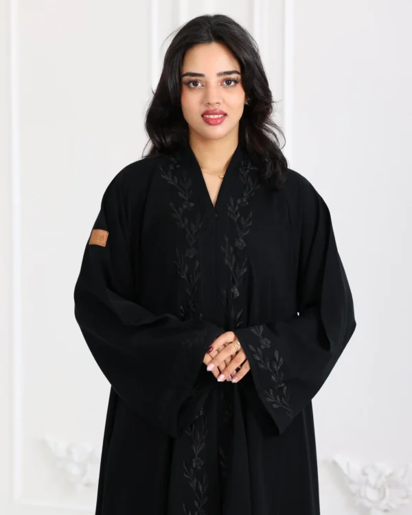 ⁦عباية فزة شك اسود ورق شجر من امام و اكمام⁩ - الصورة ⁦16⁩