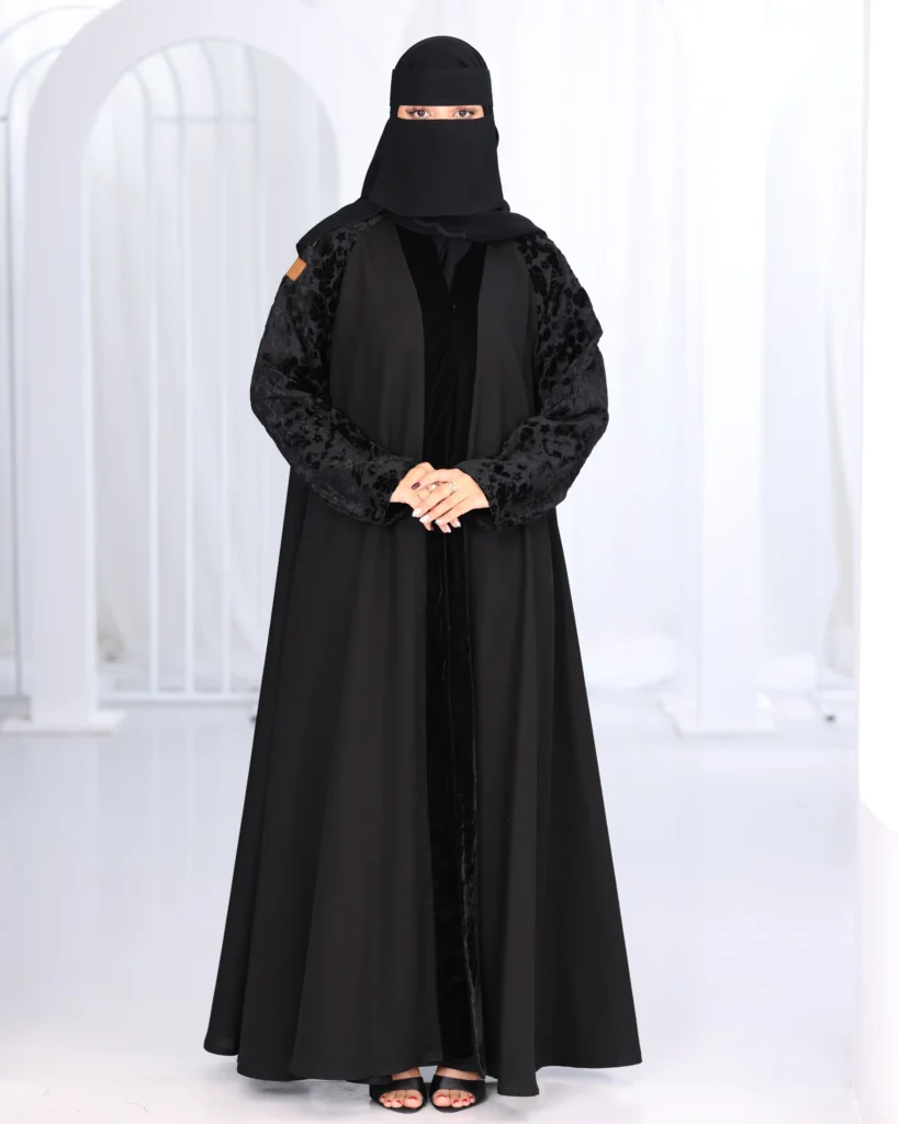 عباية كلوش بكم منفصل و خمل منقش