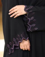 ⁦عباية لاميرا مطرزة موف من اكمام واسفل العباية⁩ - الصورة ⁦6⁩