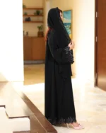 ⁦عباية لاميرا مطرزة بنحاسي من اكمام واسفل العباية⁩ - الصورة ⁦4⁩