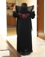 ⁦عباية لاميرا مطرزة بنحاسي من اكمام واسفل العباية⁩ - الصورة ⁦5⁩