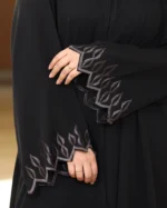 ⁦عباية لاميرا مطرزة بنحاسي من اكمام واسفل العباية⁩ - الصورة ⁦2⁩