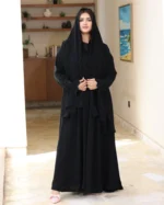 ⁦عباية ايفانز كلوش مطرزة باسود على اكمام و طرحة⁩ - الصورة ⁦4⁩