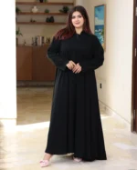 ⁦عباية ايفانز كلوش مطرزة باسود على اكمام و طرحة⁩ - الصورة ⁦3⁩