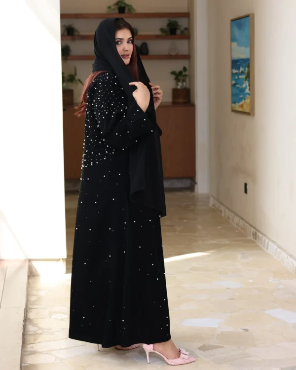 ⁦عباية باللؤلؤ الأبيض⁩ - الصورة ⁦3⁩