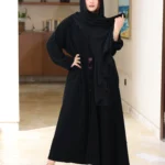 عباية باللؤلؤ الأسود