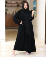 عباية باللؤلؤ الأسود