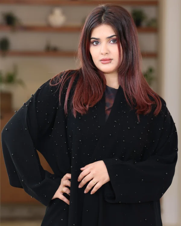 ⁦عباية باللؤلؤ الأسود⁩ - الصورة ⁦4⁩