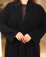 ⁦عباية باللؤلؤ الأسود⁩ - الصورة ⁦3⁩