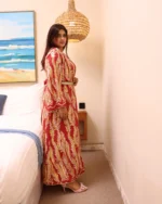 ⁦جلابية خليجية حمراء فخمة بشك ترتر⁩ - الصورة ⁦4⁩