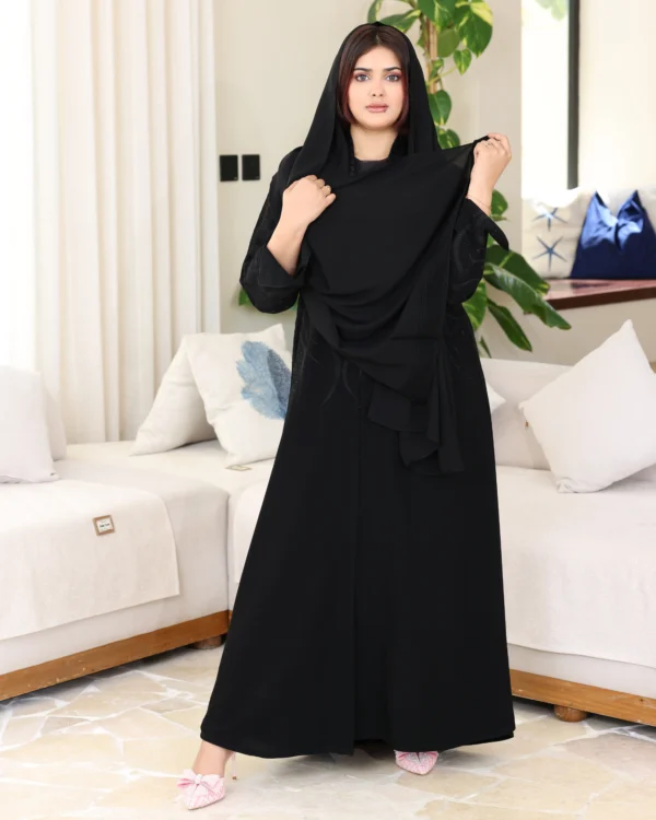 ⁦عباية سدن مطرزة بالاسود مع فصوص 0886⁩ - الصورة ⁦6⁩
