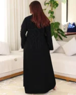 ⁦عباية سدن مطرزة بالاسود مع فصوص 0886⁩ - الصورة ⁦3⁩