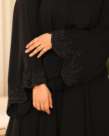 عباية قمر كلوش مطرزة بالأسود