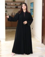 ⁦عباية كريب ملكي مطرزة بشك اسود 0889⁩ - الصورة ⁦5⁩