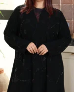⁦عباية مطرزة بشك اسود فمخة 0891⁩ - الصورة ⁦2⁩