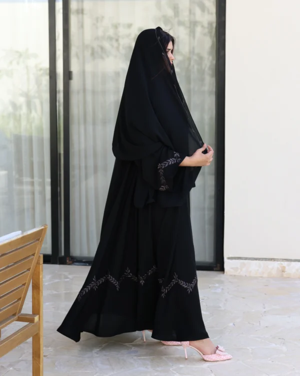 ⁦عباية دبل كلوش مطرزة بنحاسي على اكمام و اسفل 0895⁩ - الصورة ⁦3⁩