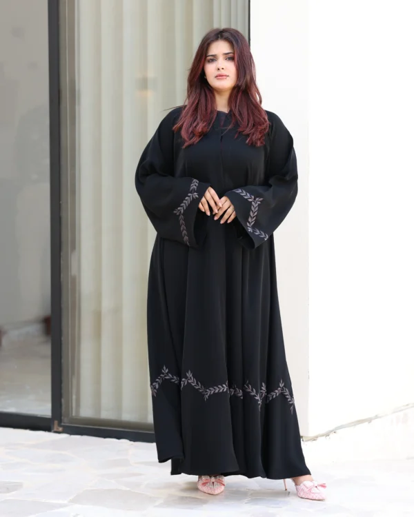 ⁦عباية دبل كلوش مطرزة بنحاسي على اكمام و اسفل 0895⁩ - الصورة ⁦4⁩