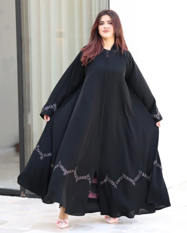 ⁦عباية دبل كلوش مطرزة بنحاسي على اكمام و اسفل 0895⁩ - الصورة ⁦6⁩