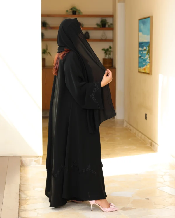 ⁦كلوش دبل بتطريز اسود على اكمام و اسفل 0896⁩ - الصورة ⁦4⁩