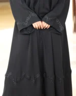 ⁦كلوش دبل بتطريز اسود على اكمام و اسفل 0896⁩ - الصورة ⁦6⁩
