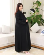 ⁦عباية كتف ورود اسود 0905⁩ - الصورة ⁦5⁩