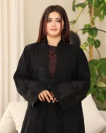 ⁦عباية كتف ورود اسود 0905⁩ - الصورة ⁦2⁩