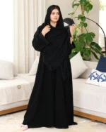 ⁦عباية جودة كريب مطرزه بشك أسود⁩ - الصورة ⁦5⁩