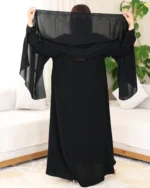 ⁦عباية غادة قماش انترنت ومطرزه بأسود⁩ - الصورة ⁦3⁩